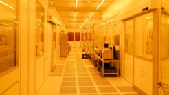 Abbildung 4 – Der neue Reinraum des Halbleiterlabors der Max-Planck-Gesellschaft: Erweiterte Kapazitäten für fortschrittliche Forschung in der Nano- und Quantentechnologie.